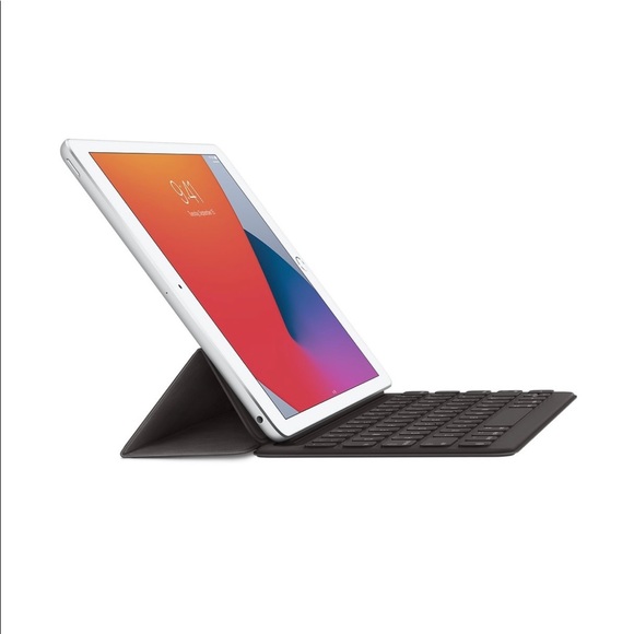 Apple Smart Keyboard 8th Generation - Picture 1 of 3